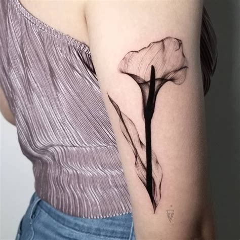 Calla Tattoo: Un tatuaggio che incanta con eleganza in soli 70 ...